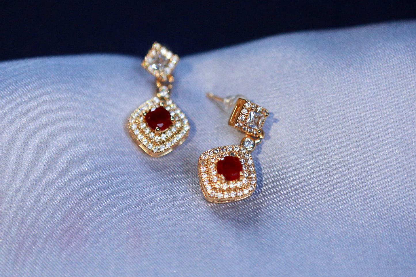The Scarlet Rhombus Set